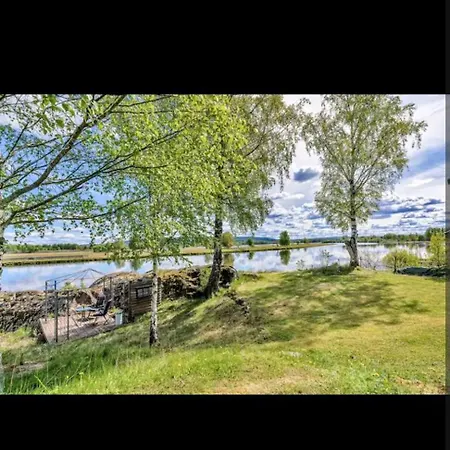Feriehus Ved Elv *